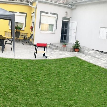Viktor Apartmanhaz Замарді Екстер'єр фото
