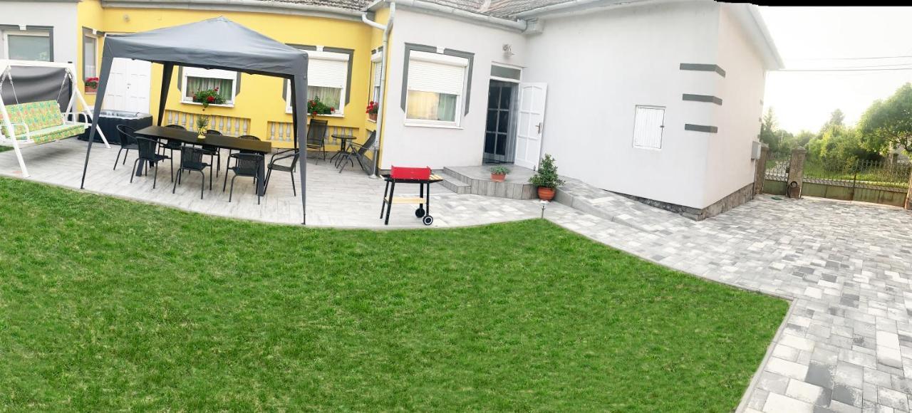 Viktor Apartmanhaz Замарді Екстер'єр фото
