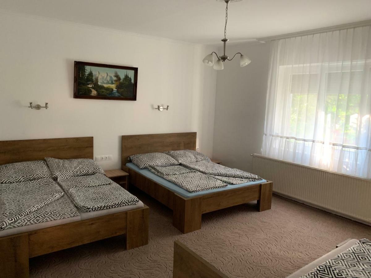 Viktor Apartmanhaz Замарді Екстер'єр фото